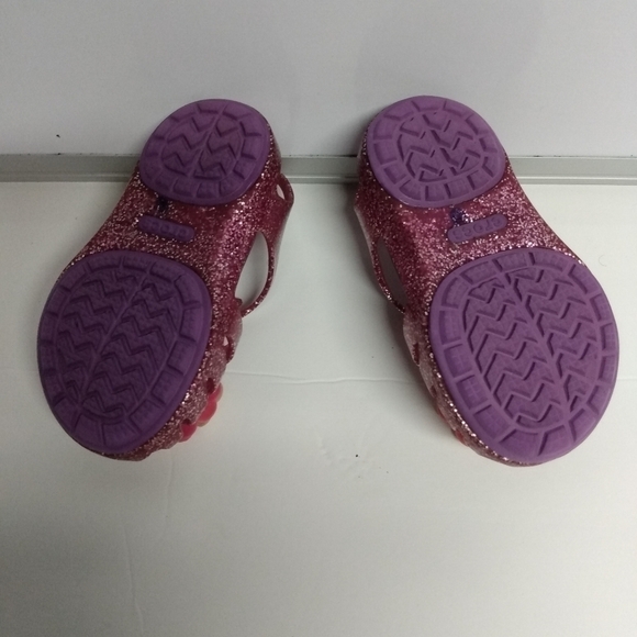 Crocs Infant Girl T-Strip Sandals, sz 5, Pink with cream flower.pre-owned - Picture 5 of 6